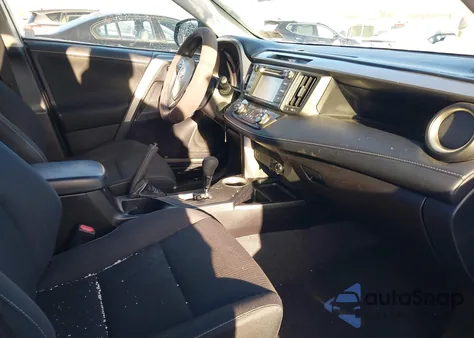 2014 Toyota Rav4 Xle z USA, uszkodzony, nr VIN JTMWFREV3EJ002084